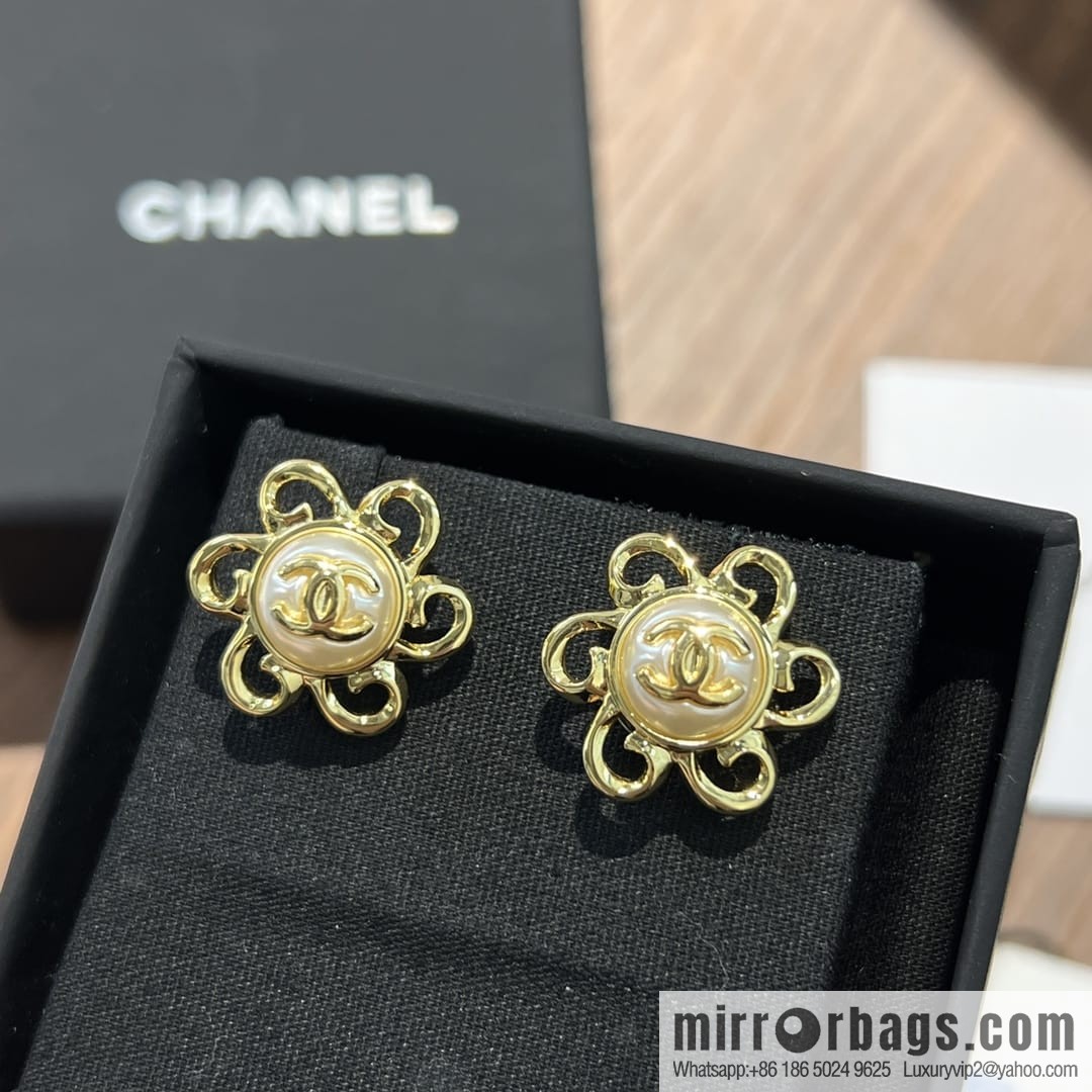 New ☑️ Chanel c1 double c gold flower stud earrings