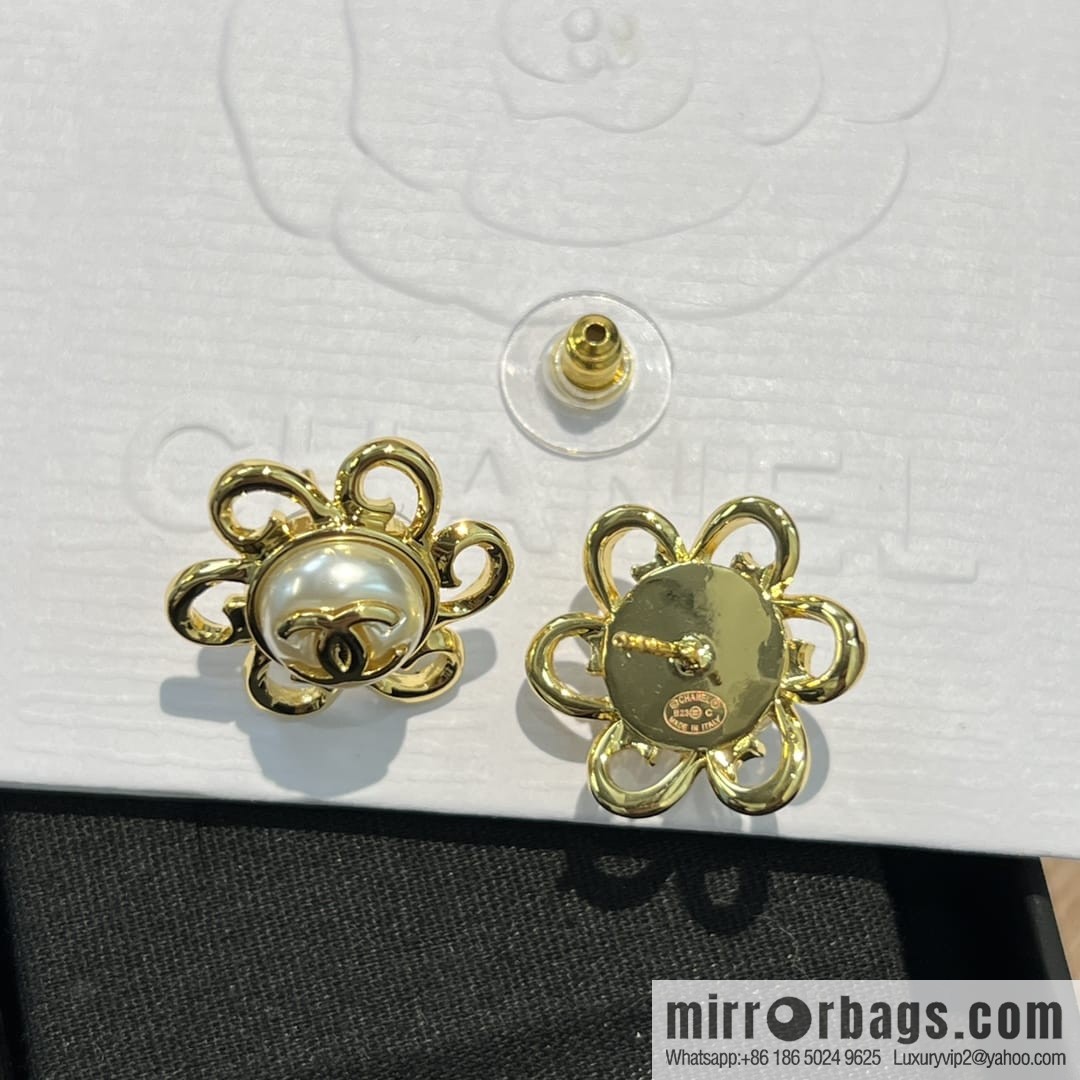 New ☑️ Chanel c1 double c gold flower stud earrings