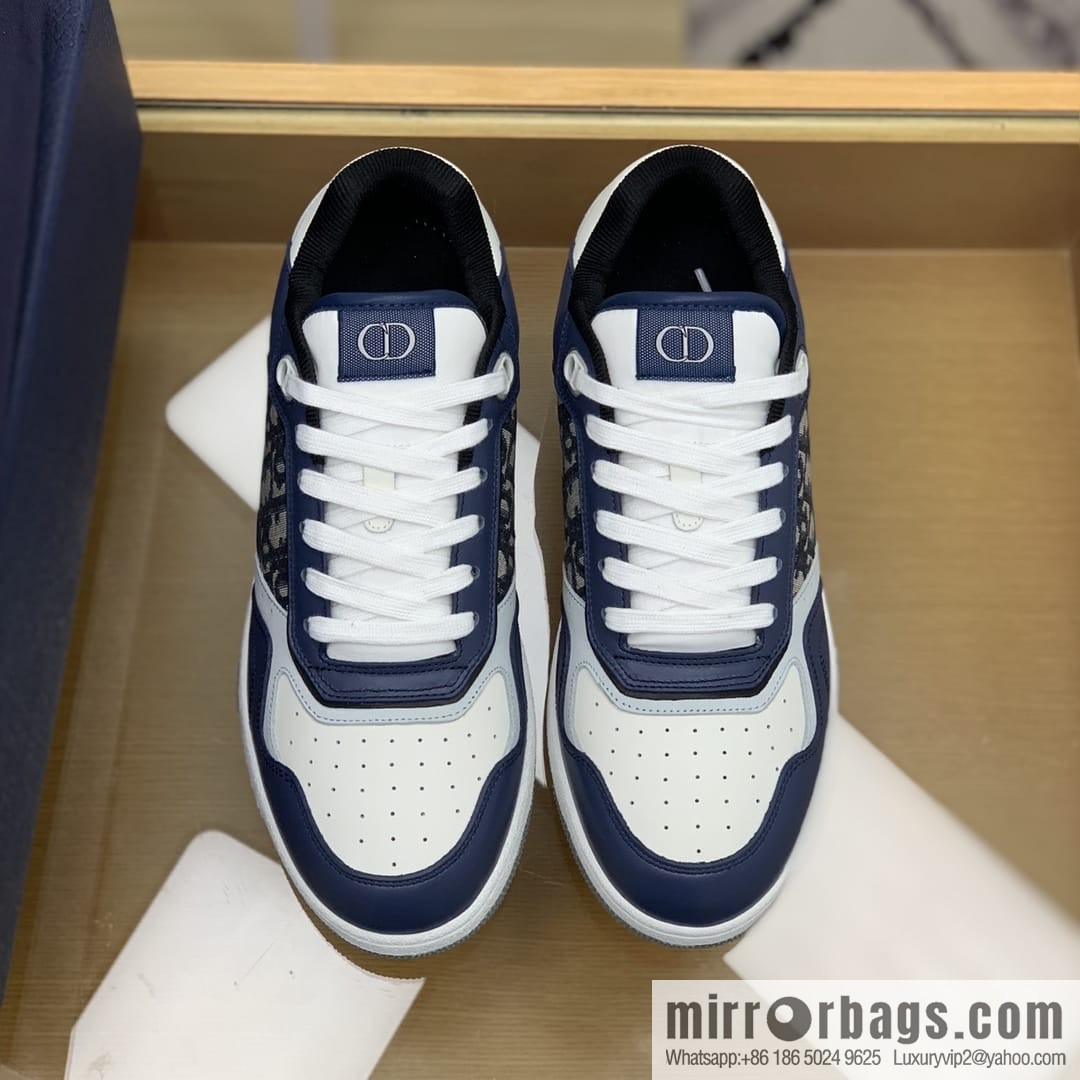 Dior uses black smooth cow leather (fabric) carefully made men's low-top sneakers