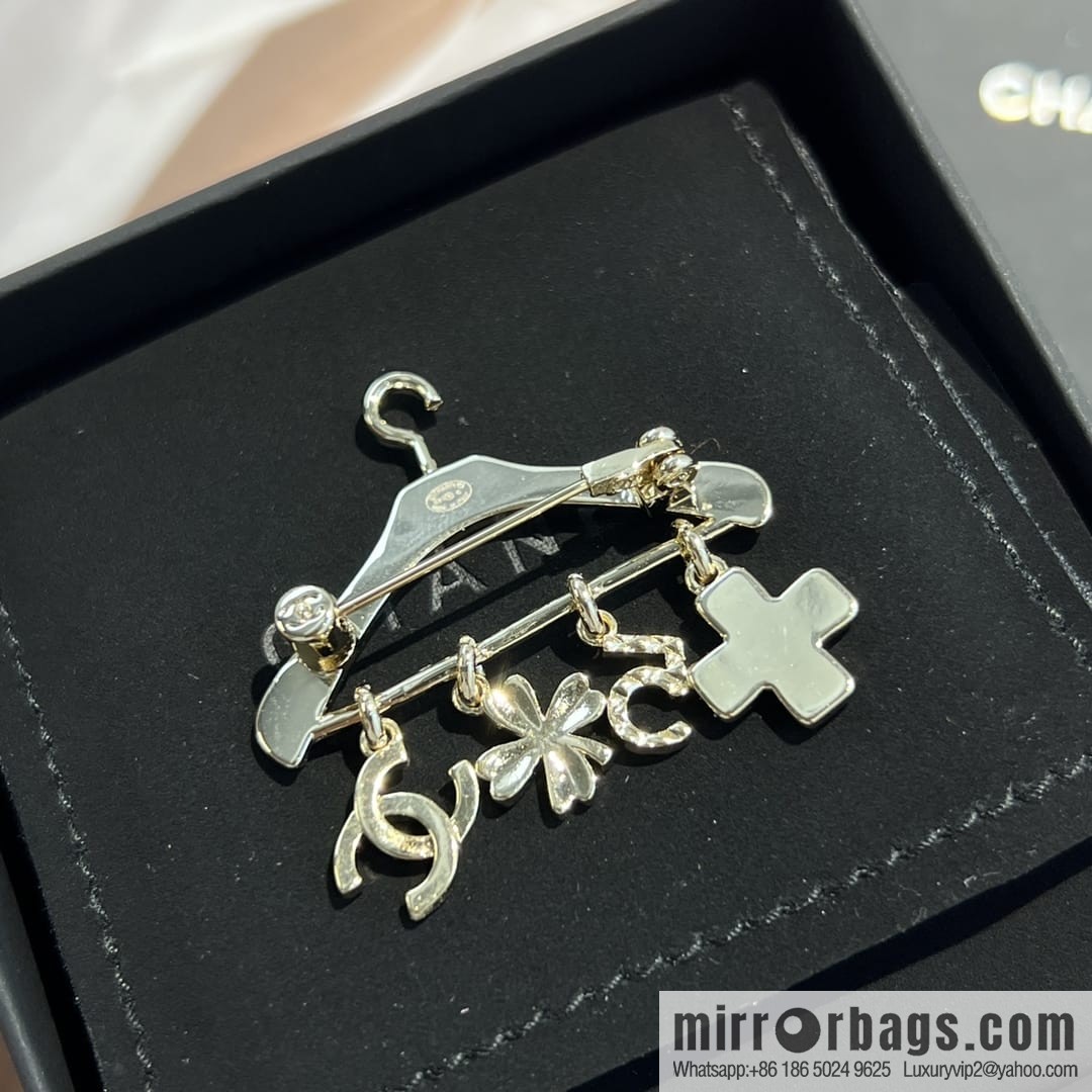 New ☑️ Chanel double c hanger fringed brooch