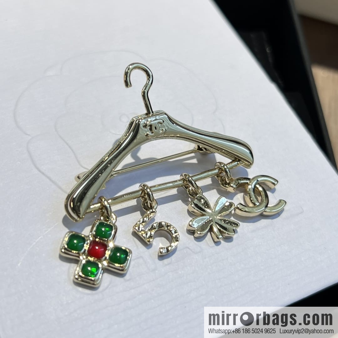New ☑️ Chanel double c hanger fringed brooch