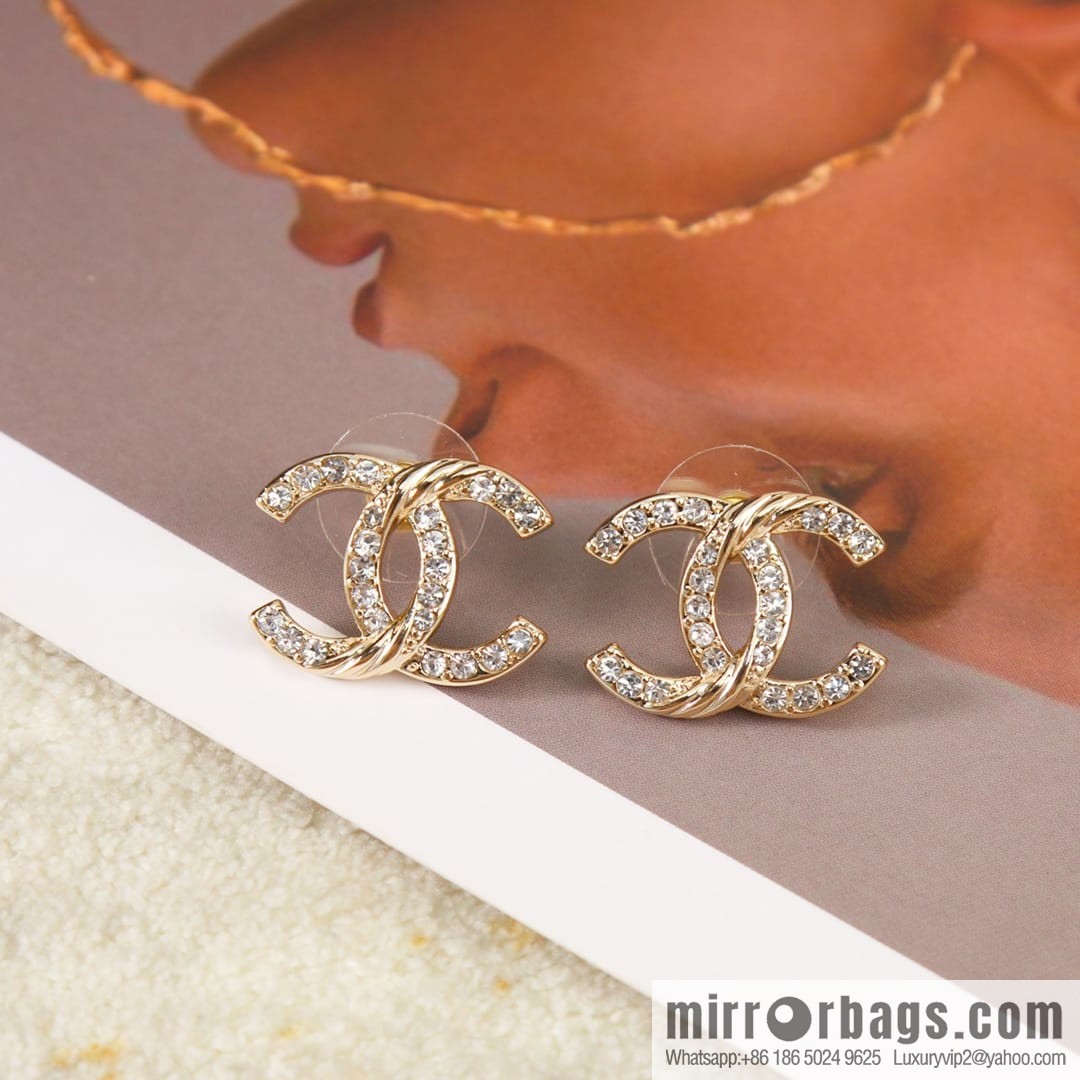 New ☑️ Chanel c1 double c fish pattern tail stud earrings