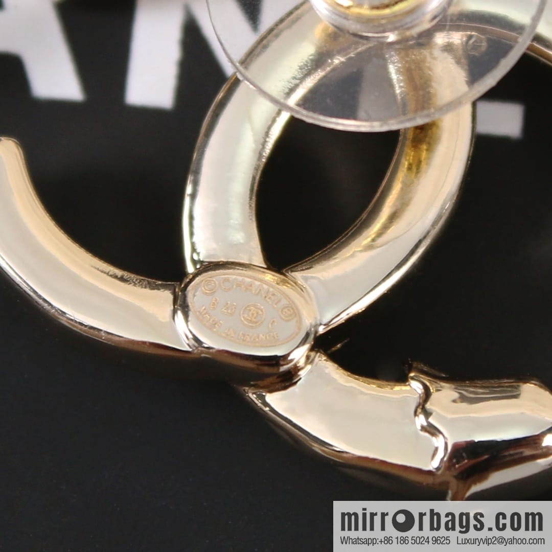 New ☑️ Chanel c1 double c fish pattern tail stud earrings