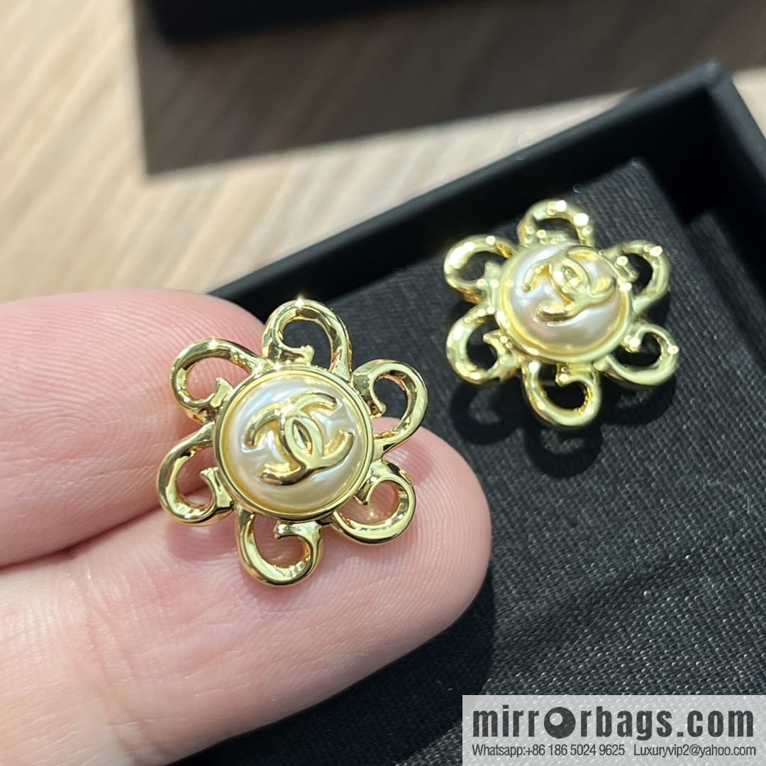 New ☑️ Chanel c1 double c gold flower stud earrings