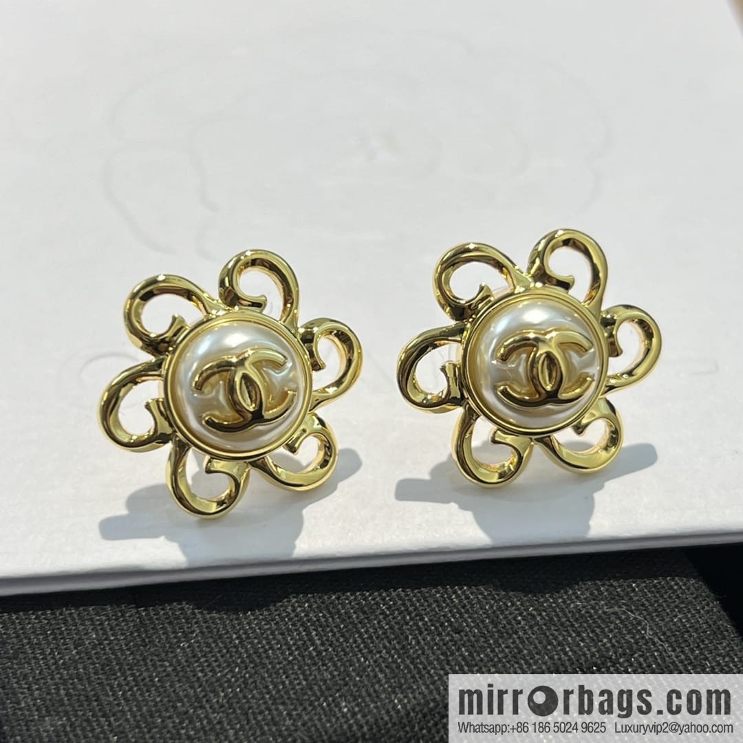 New ☑️ Chanel c1 double c gold flower stud earrings