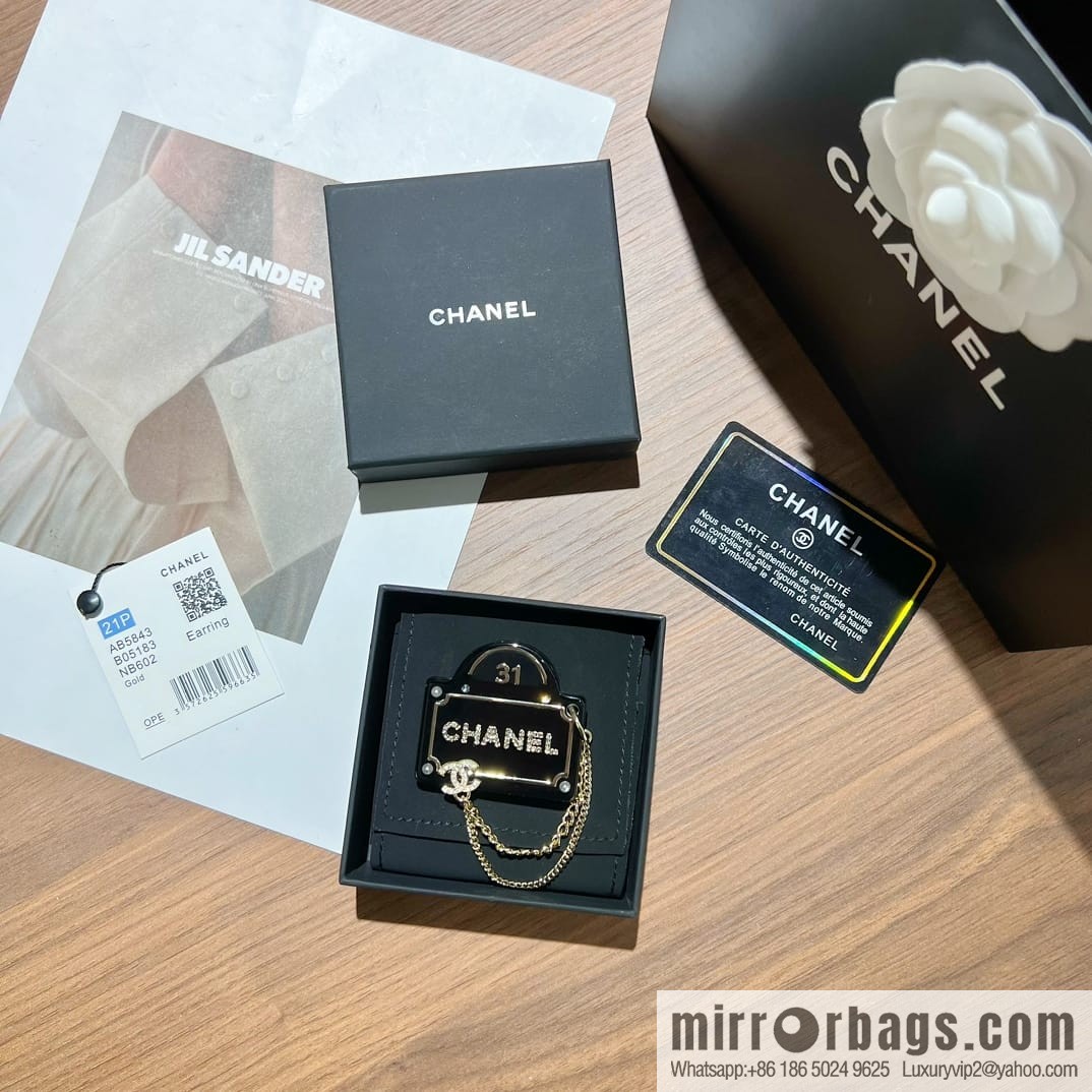 New ☑️ Chanel black brooch chain strap shopping bag brooch