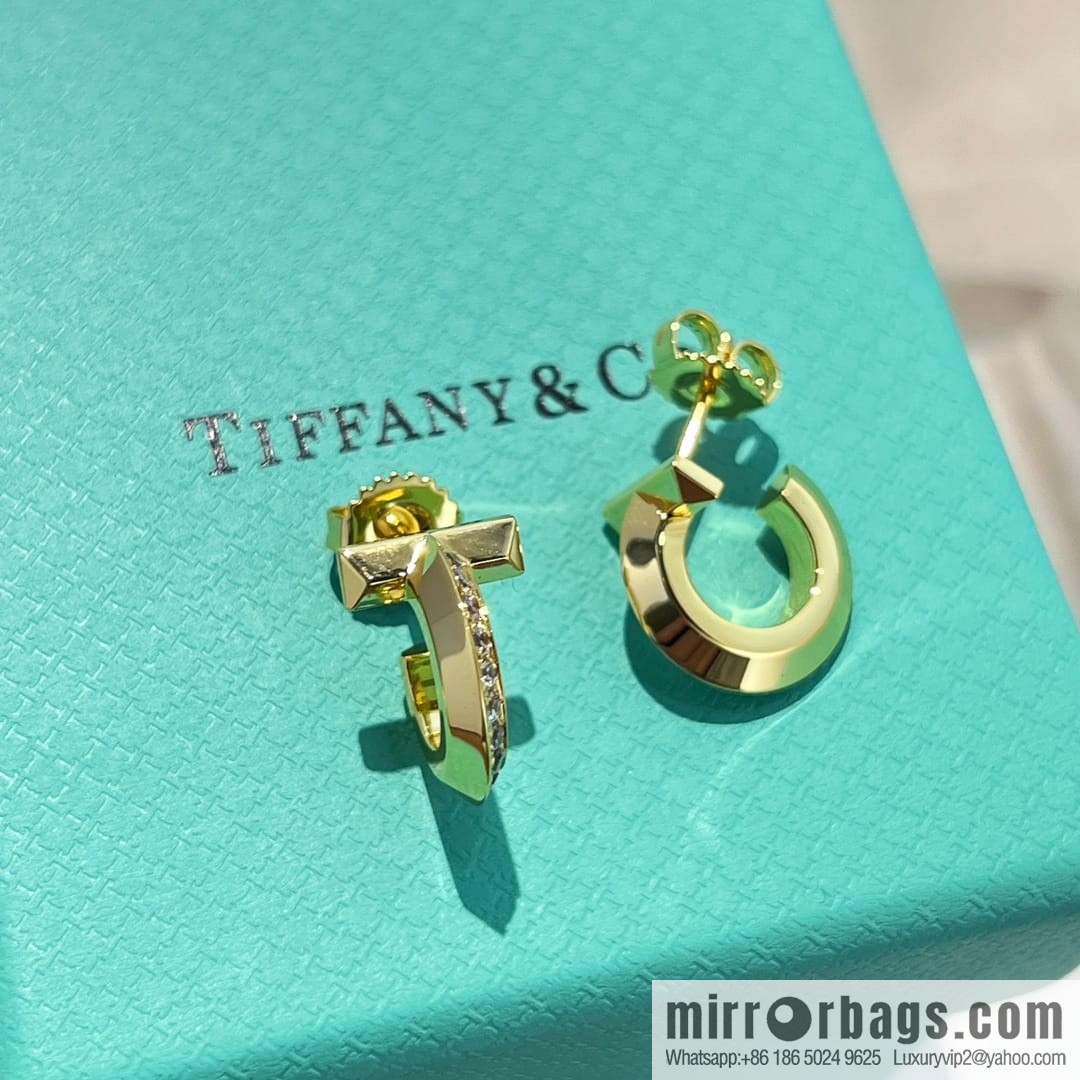 New ☑️ Tiffany & Co. Tiffany & Co. T1 round earrings
