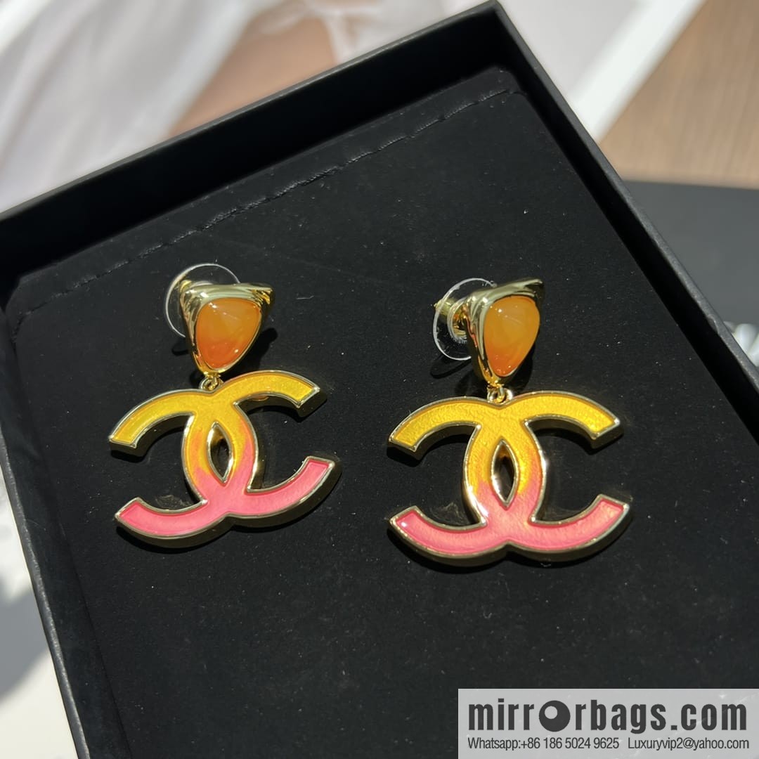 New ☑️ Chanel c2 double c gradual change pink stud earrings