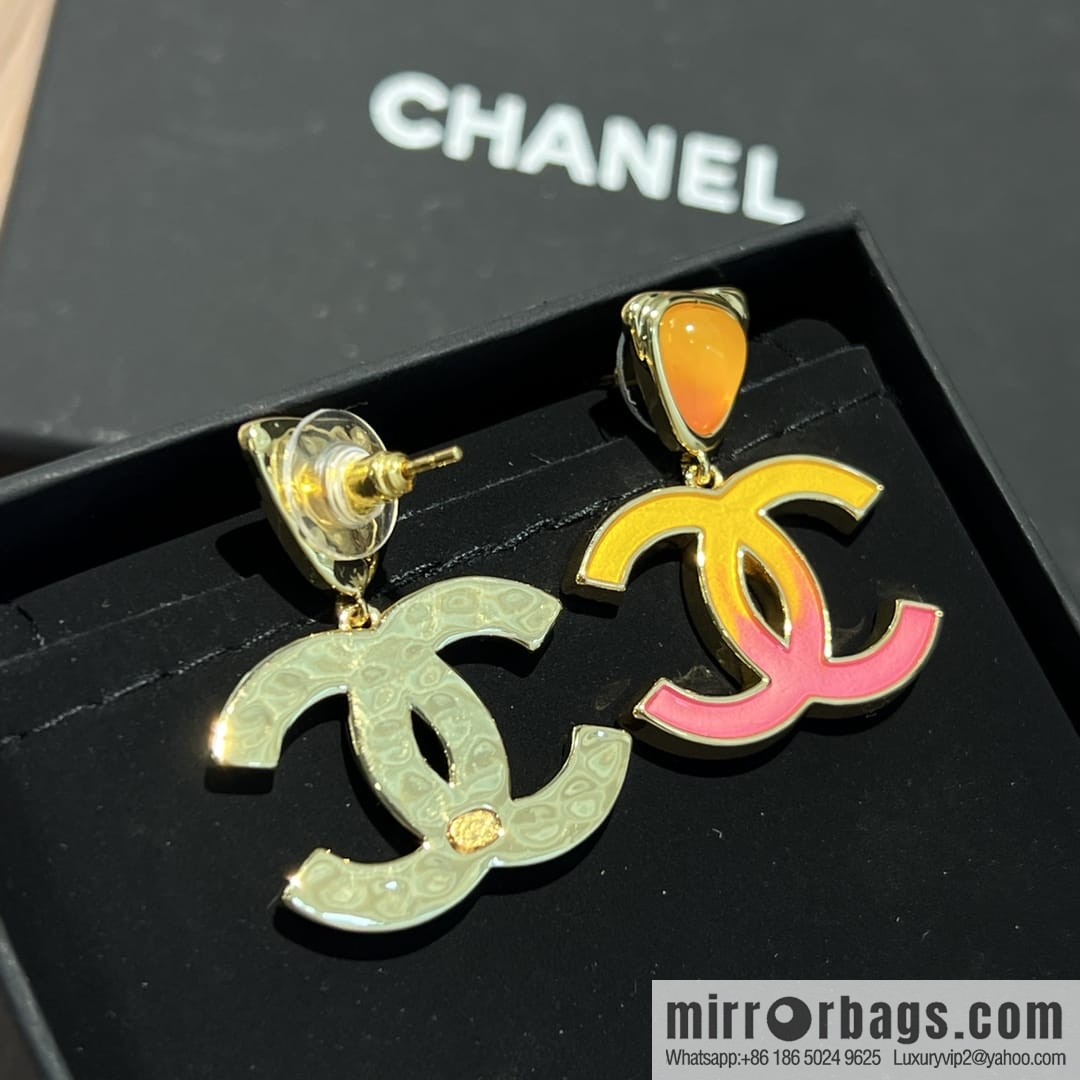 New ☑️ Chanel c2 double c gradual change pink stud earrings