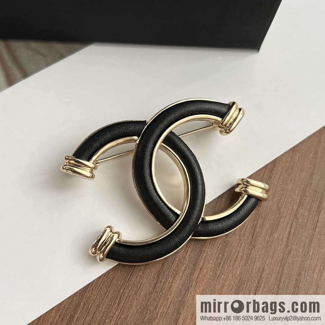 New ☑️ Chanel double c black leather brooch necklace