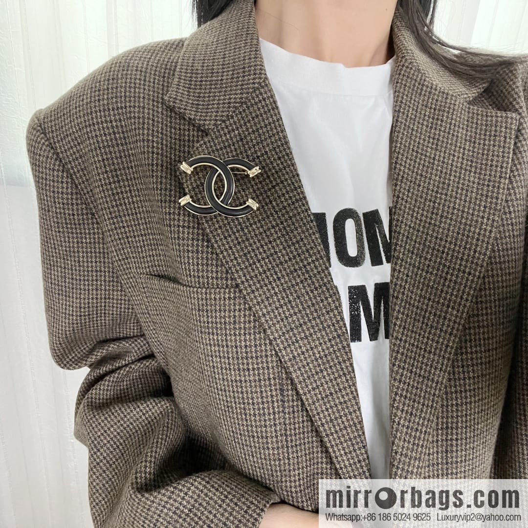 New ☑️ Chanel double c black leather brooch necklace
