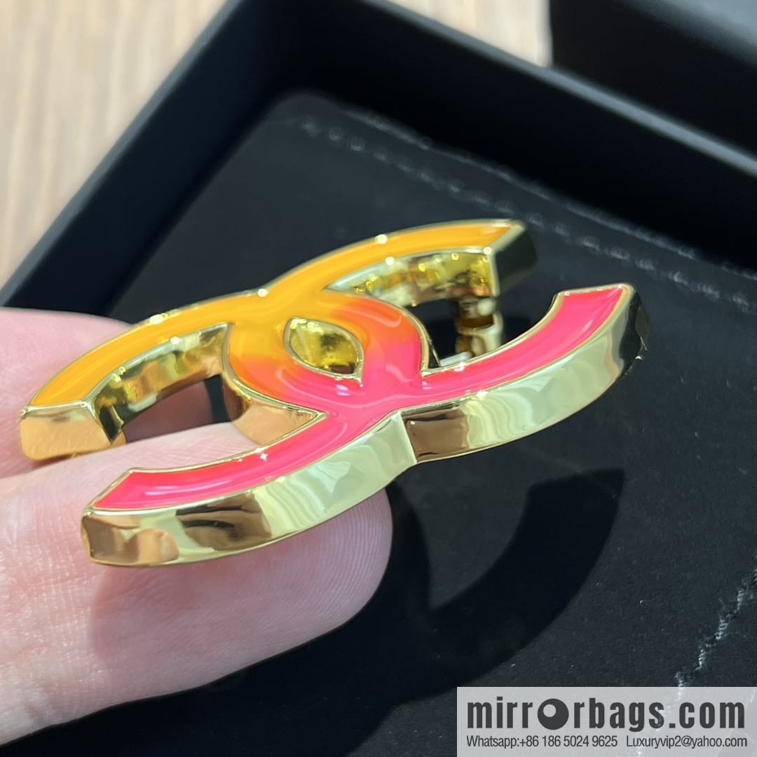 New ☑️ Chanel double c gradual change pink brooch