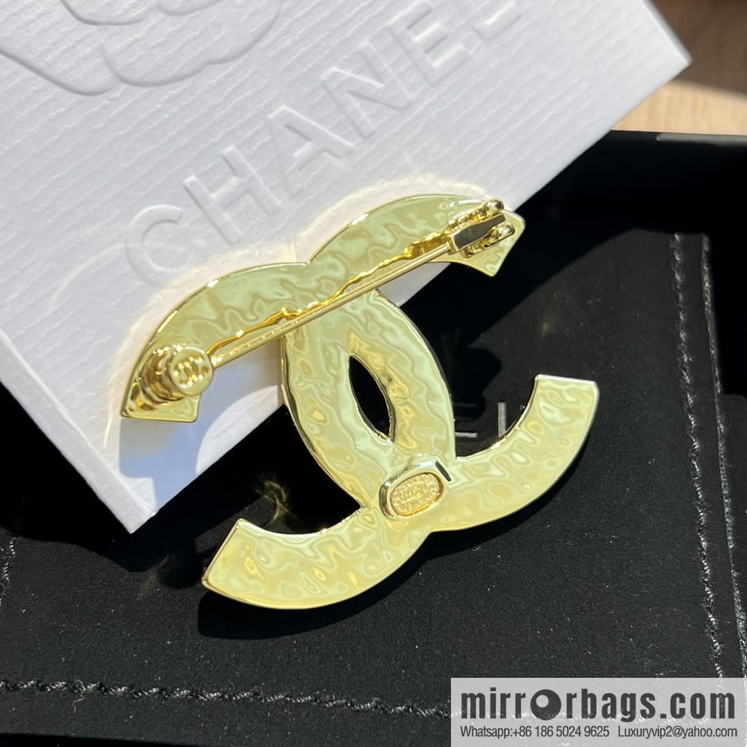 New ☑️ Chanel double c gradual change pink brooch