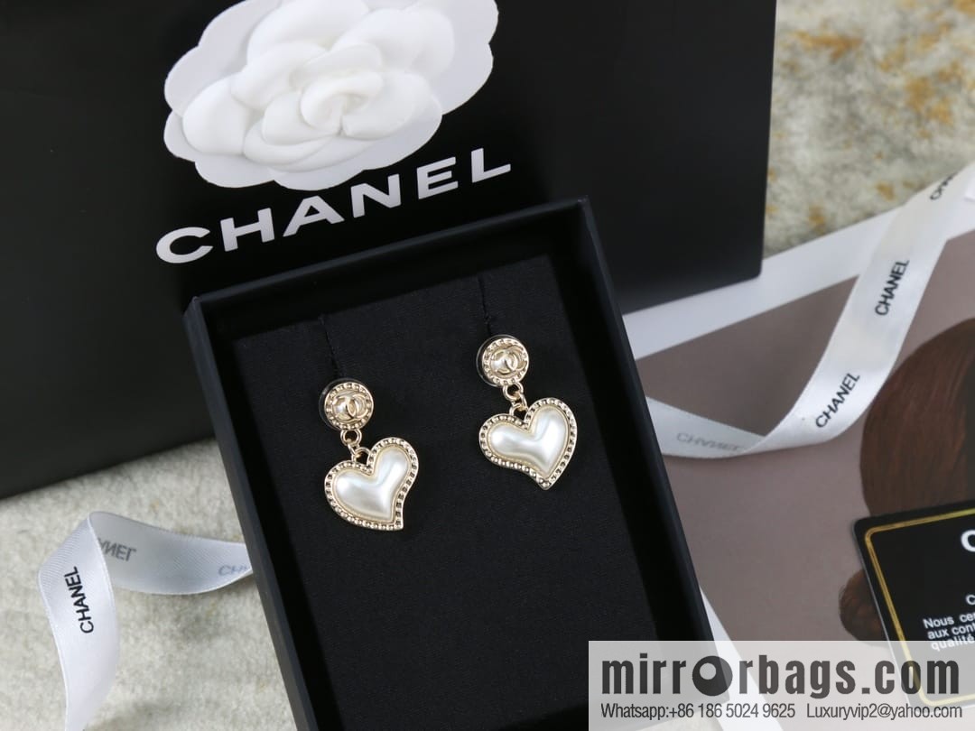 New ☑️ Chanel c2 double c peach heart love stud earrings