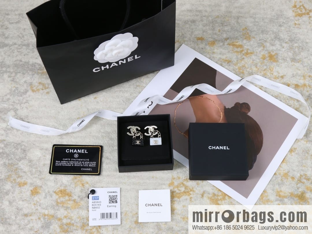 New ☑️ Chanel double c lock bag brooch