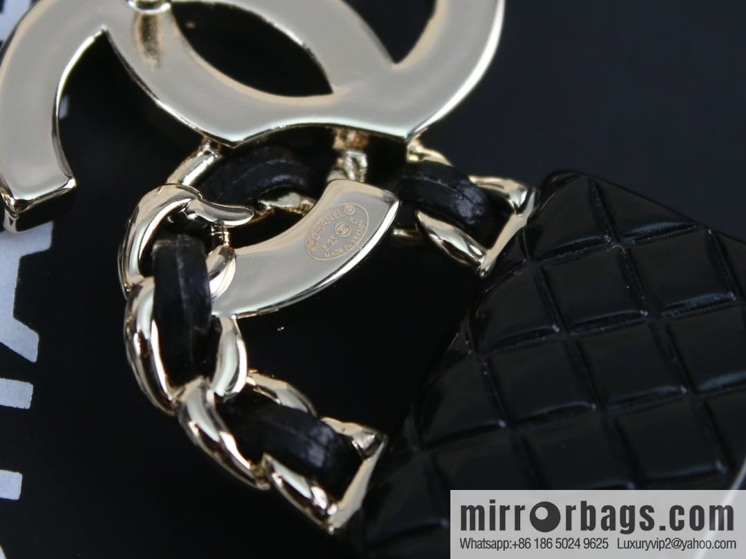 New ☑️ Chanel double c lock bag brooch