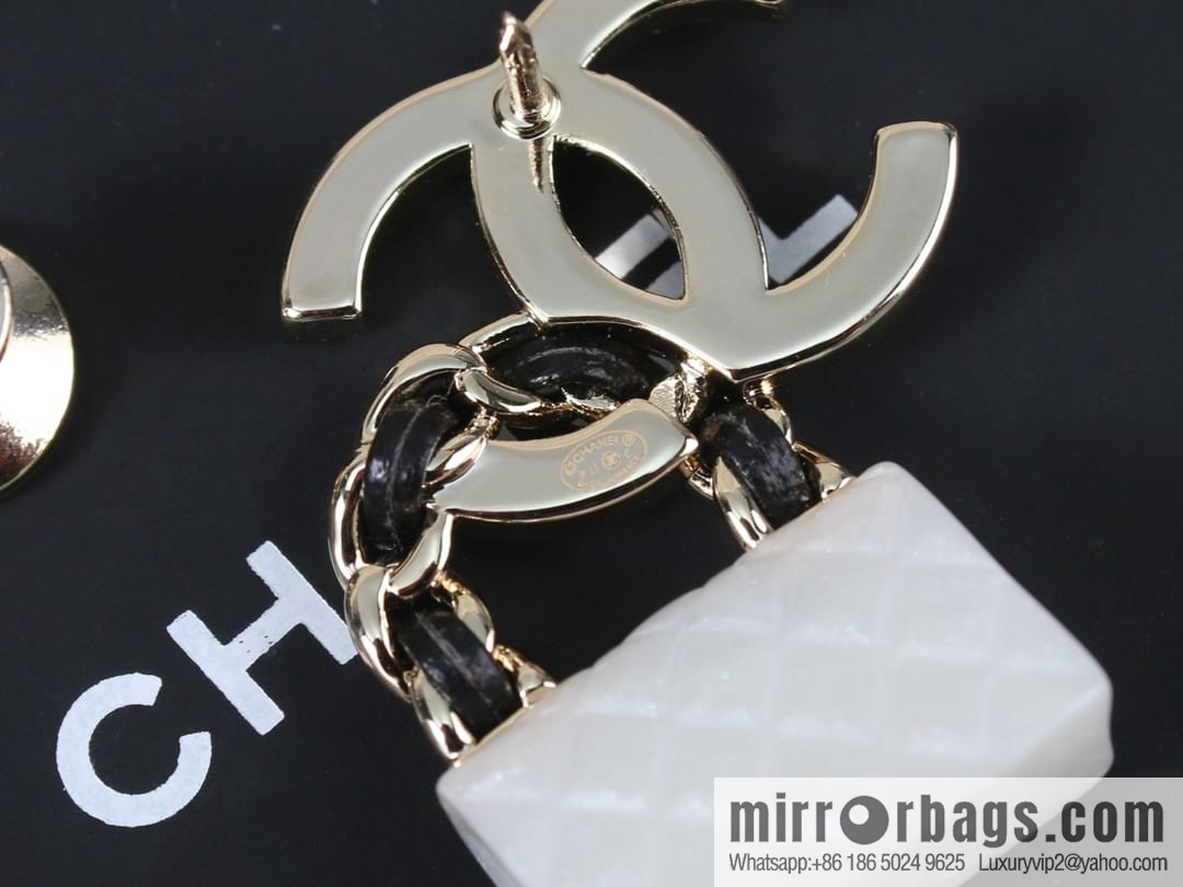 New ☑️ Chanel double c lock bag brooch