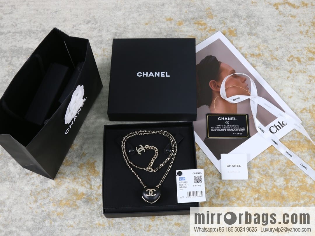 New ☑️ Chanel double c peach heart love mirror necklace