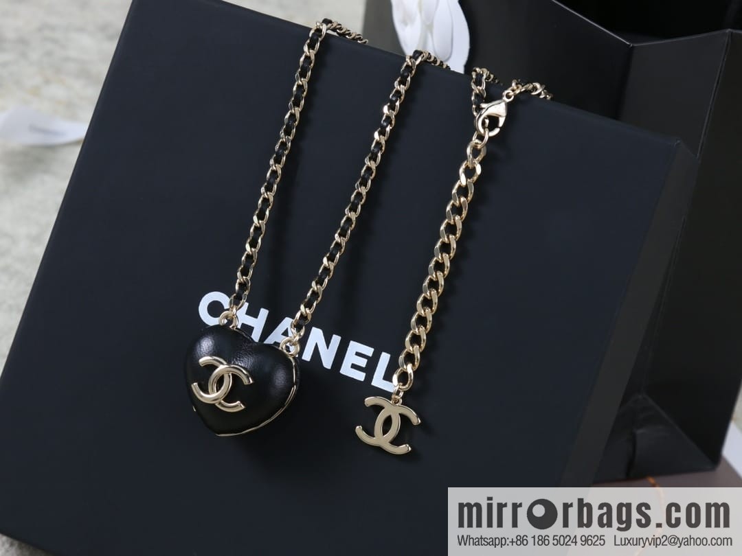 New ☑️ Chanel double c peach heart love mirror necklace