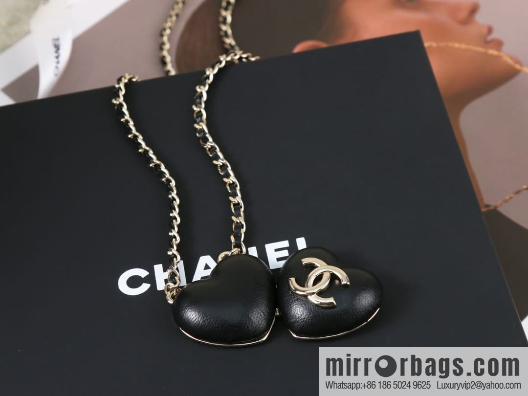 New ☑️ Chanel double c peach heart love mirror necklace