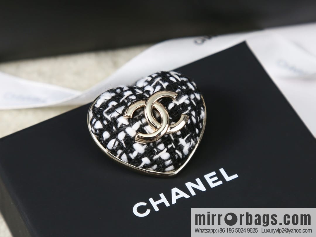 New ☑️ Chanel double c editing wool love peach heart brooch