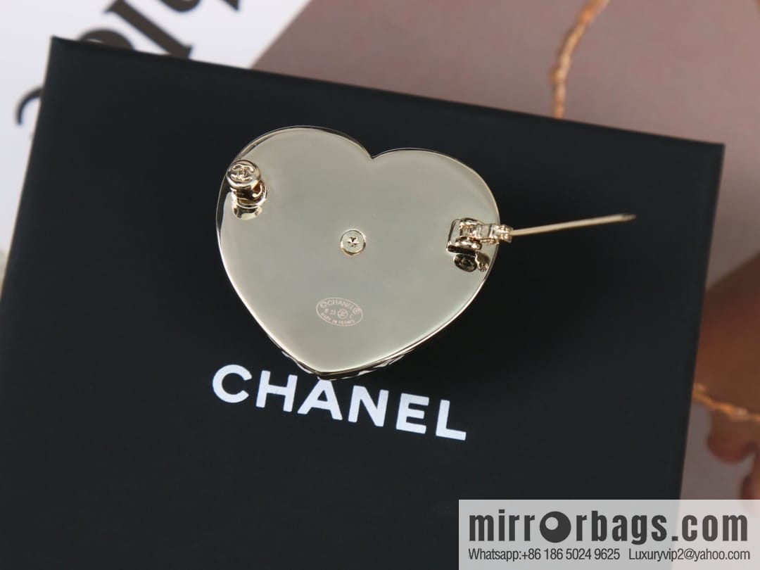 New ☑️ Chanel double c editing wool love peach heart brooch