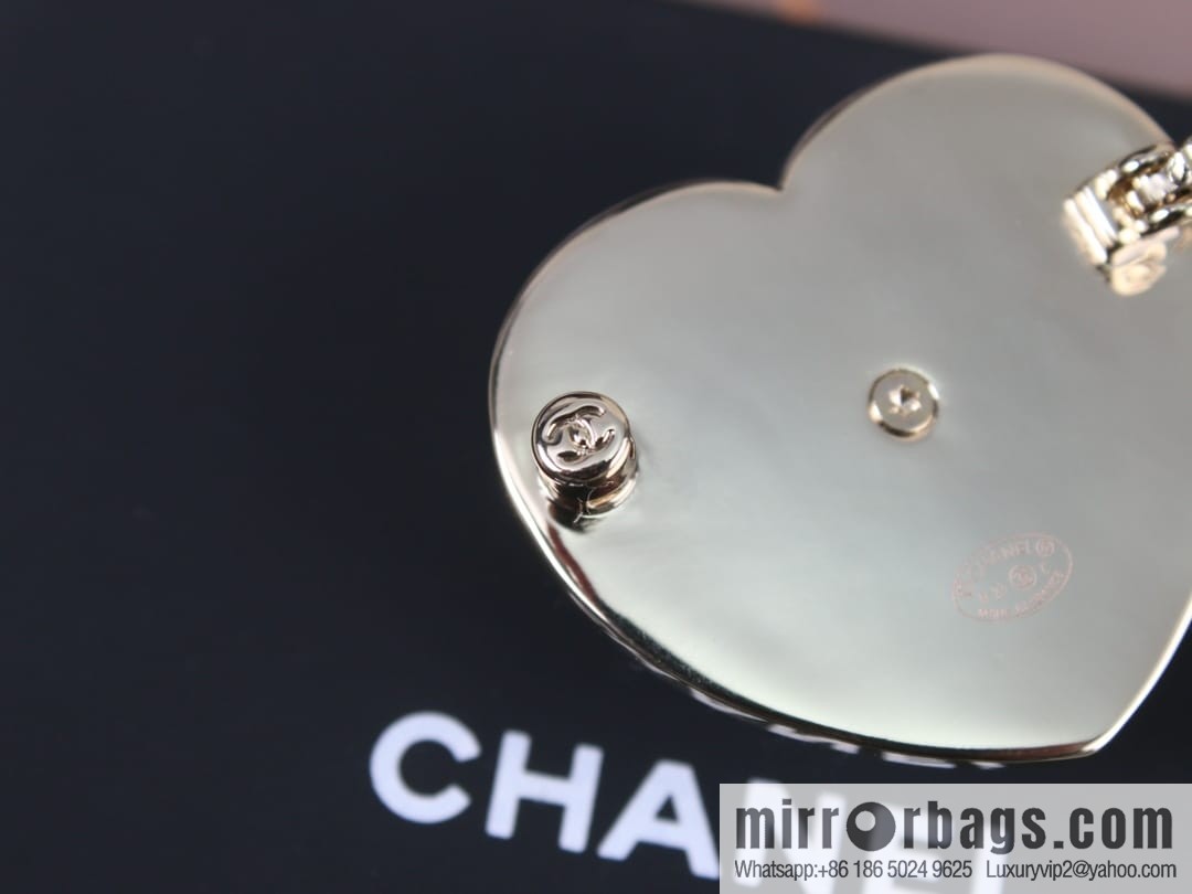 New ☑️ Chanel double c editing wool love peach heart brooch