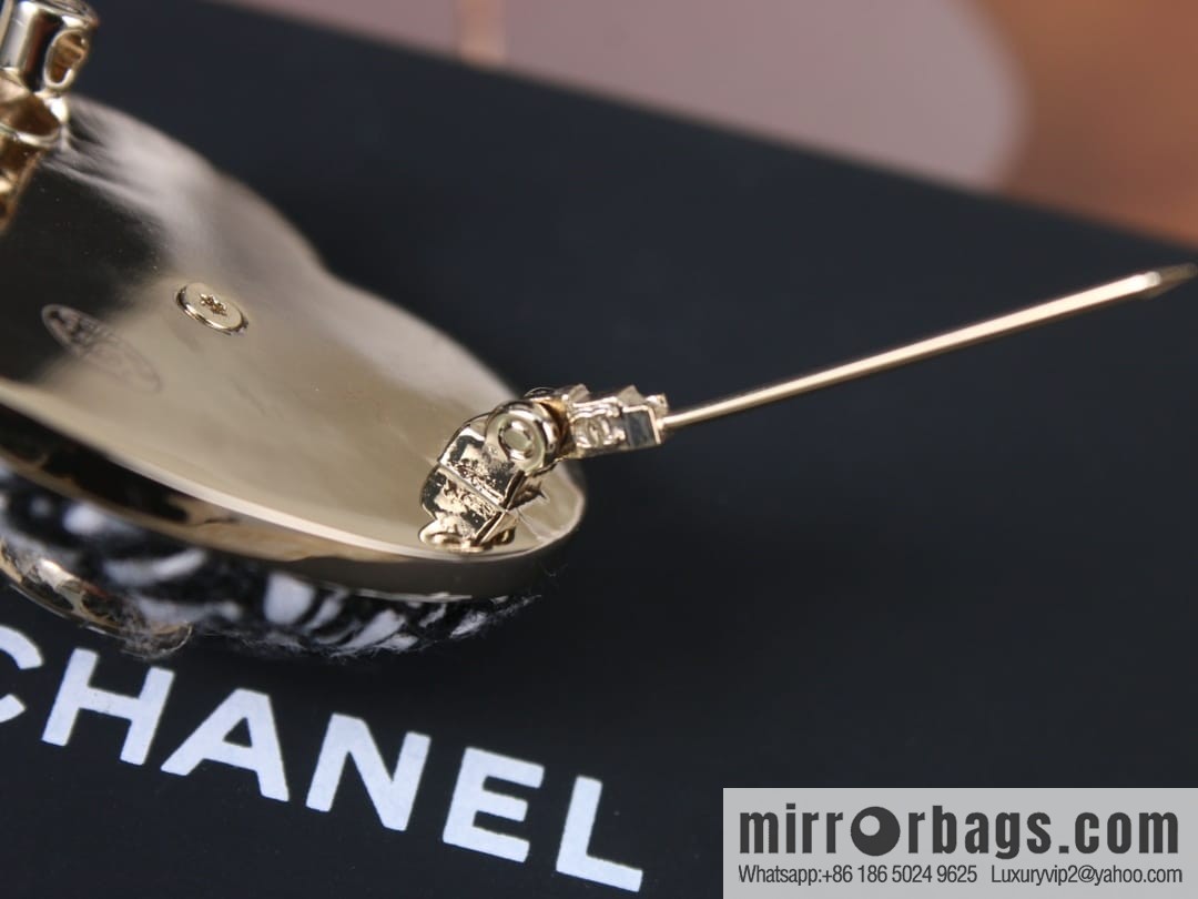 New ☑️ Chanel double c editing wool love peach heart brooch