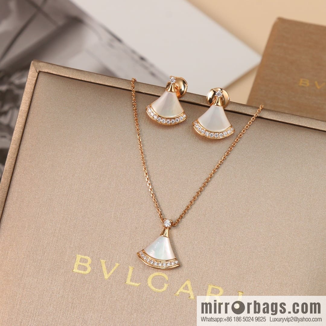 BVLGARI Bulgari classic red chalcedony white fritillary fan necklace stud earrings