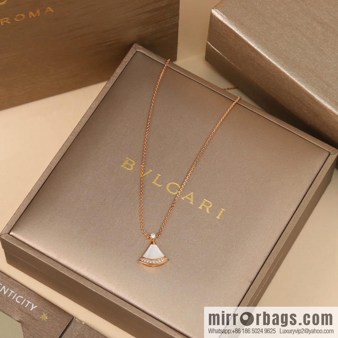 BVLGARI Bulgari classic red chalcedony white fritillary fan necklace stud earrings