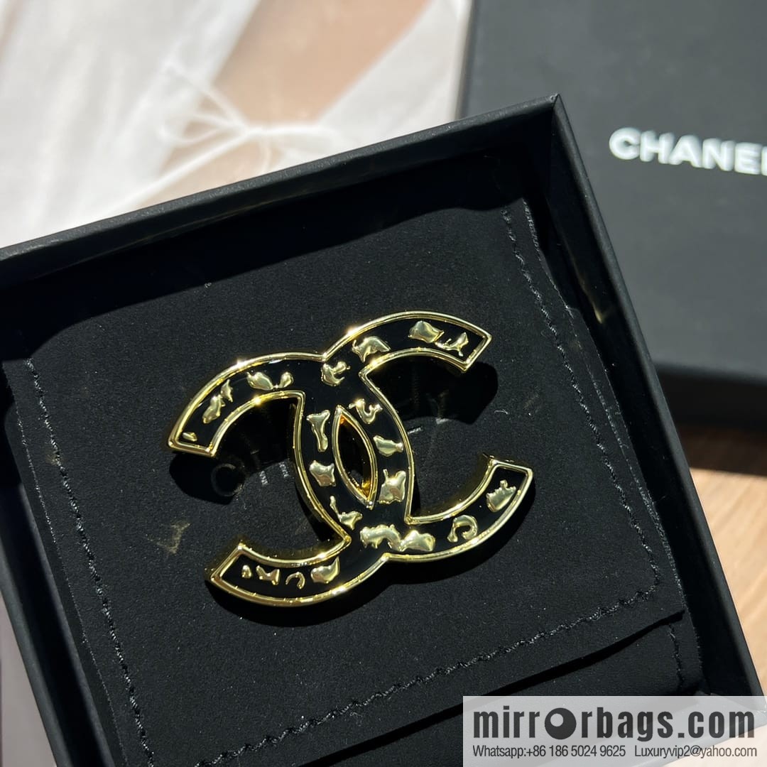 New ☑️ Chanel double c glazed enamel black brooch