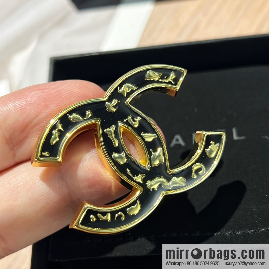 New ☑️ Chanel double c glazed enamel black brooch
