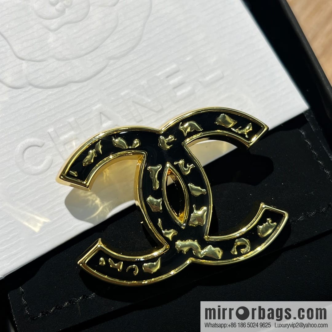 New ☑️ Chanel double c glazed enamel black brooch