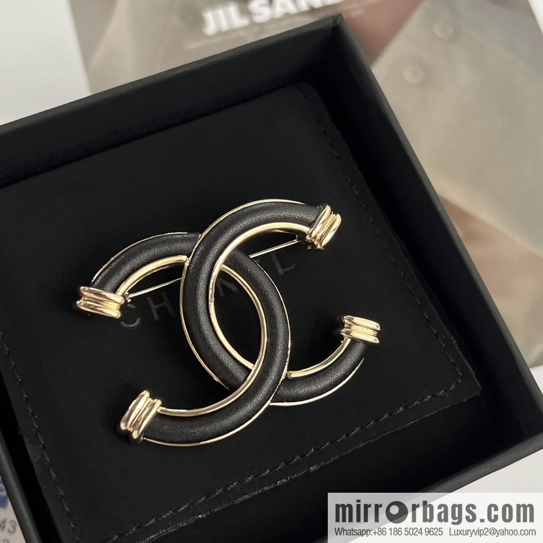 New ☑️ Chanel double c black leather brooch necklace