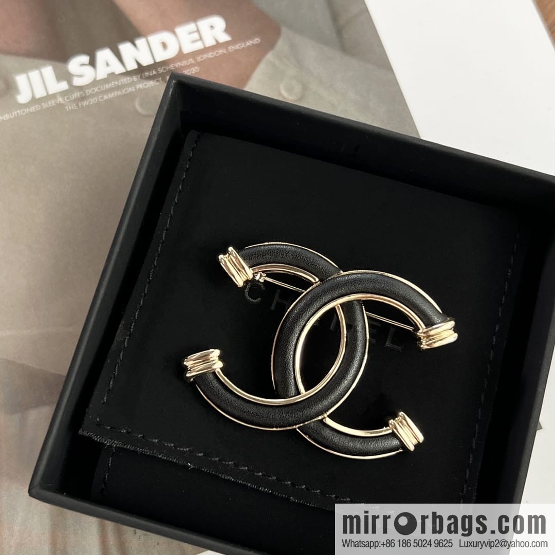 New ☑️ Chanel double c black leather brooch necklace