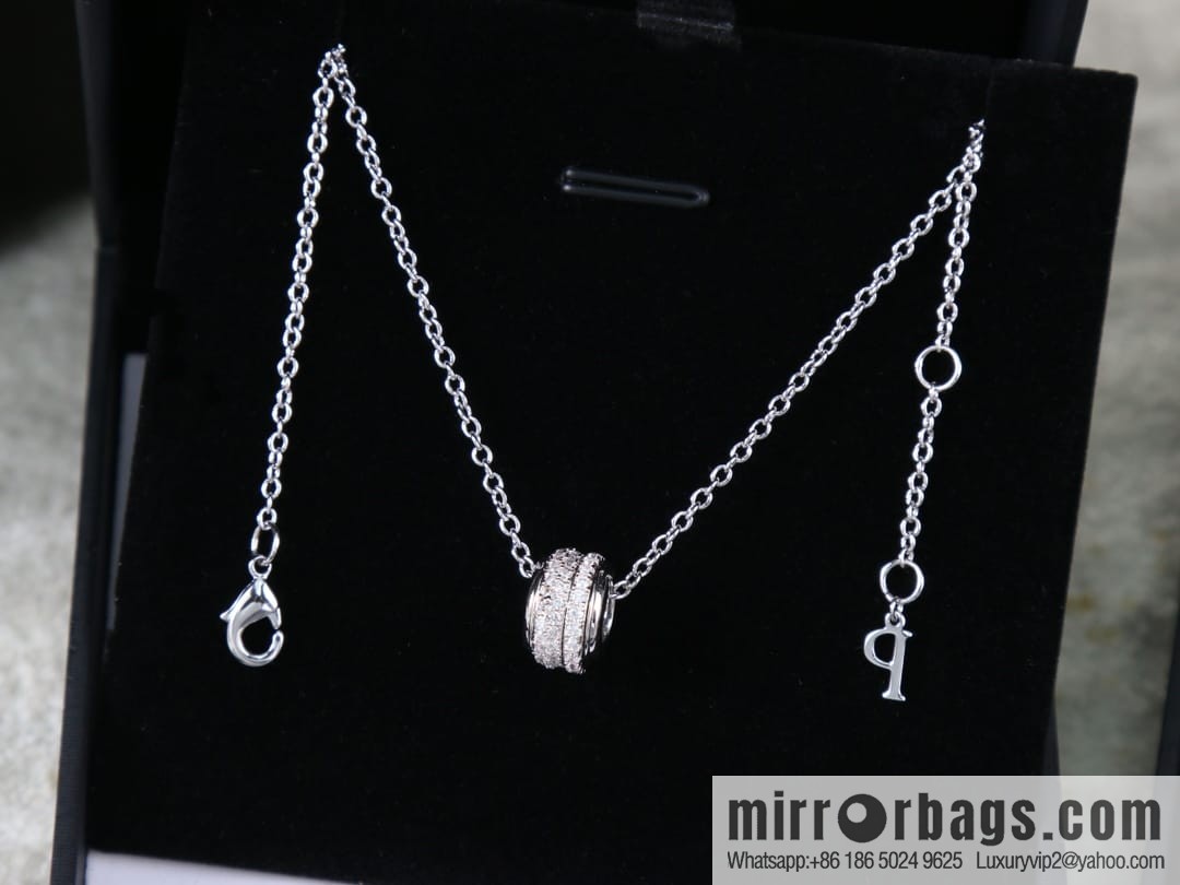 Piaget is a necklace full of diamonds