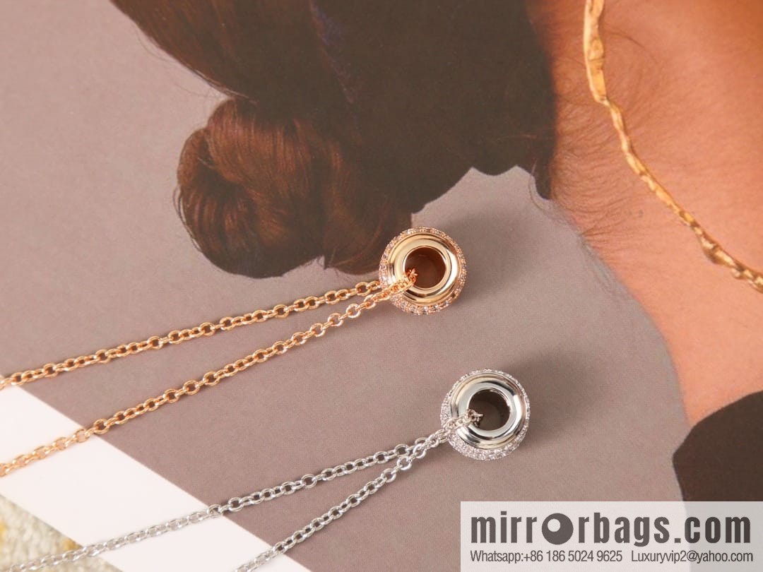 Piaget is a necklace full of diamonds