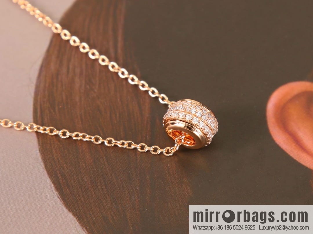 Piaget is a necklace full of diamonds