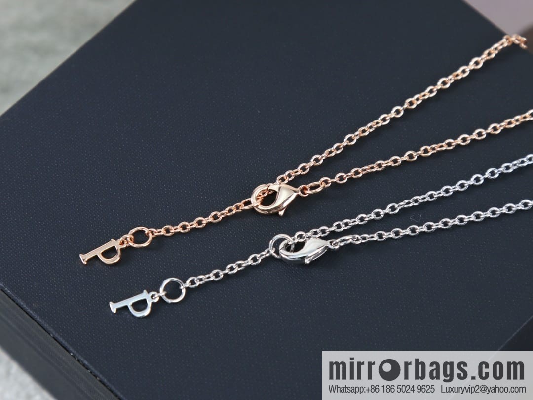 Piaget is a necklace full of diamonds
