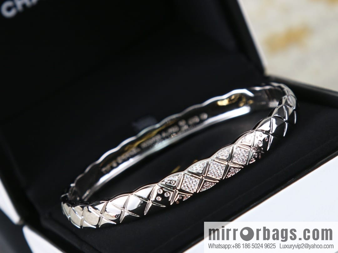 New ☑️ Chanel coco crush series rhombus bracelet bracelet