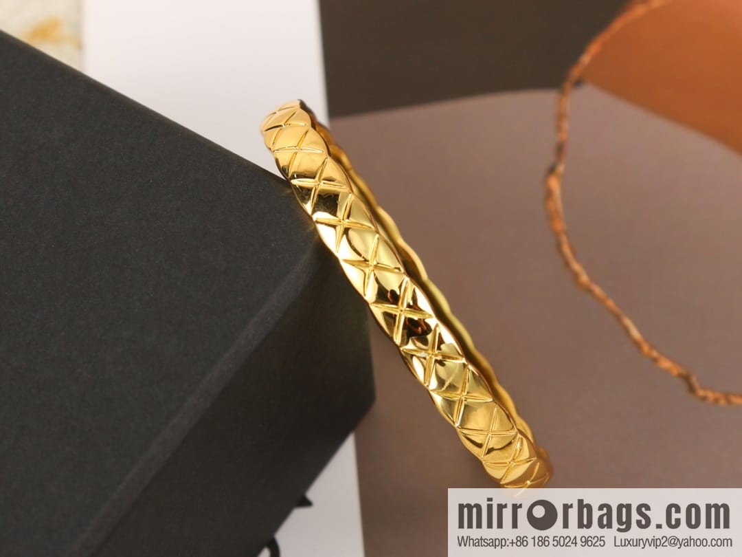 New ☑️ Chanel coco crush series rhombus bracelet bracelet