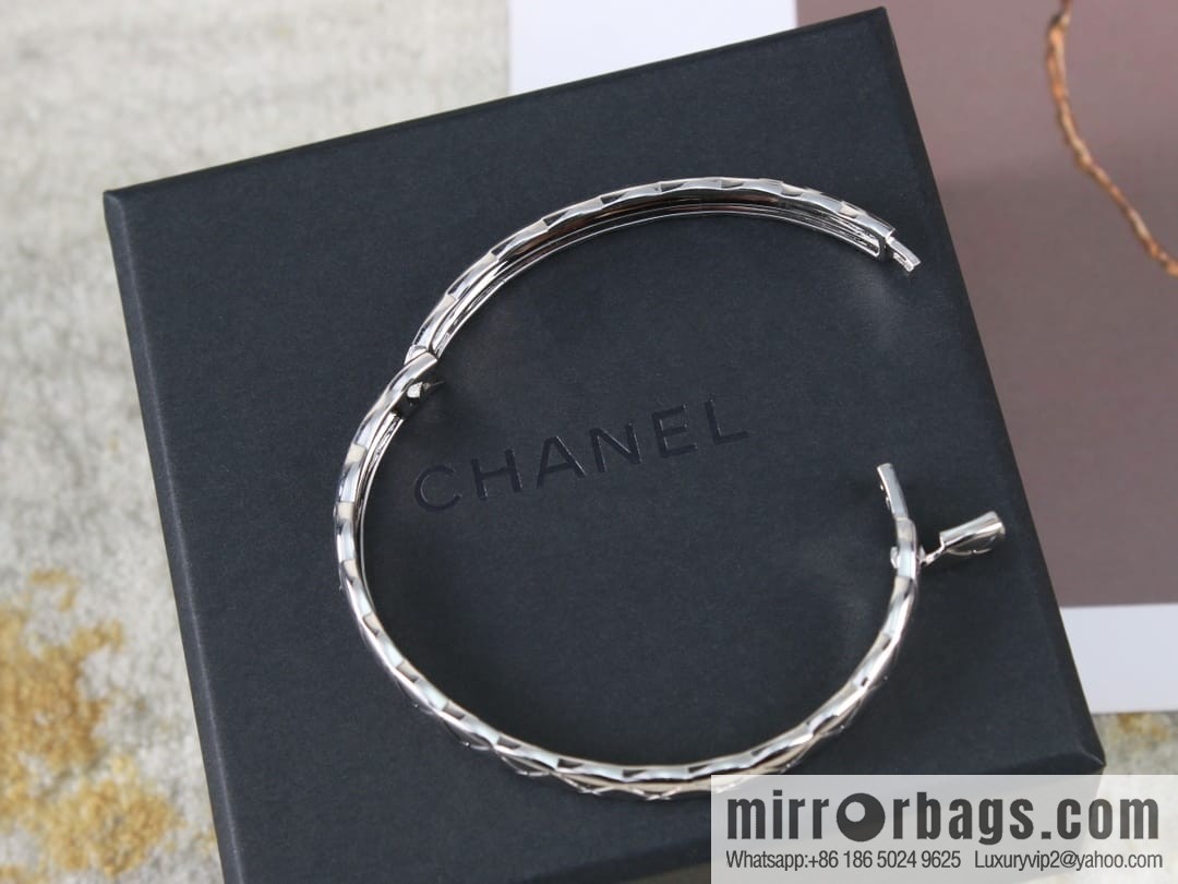 New ☑️ Chanel coco crush series rhombus bracelet bracelet