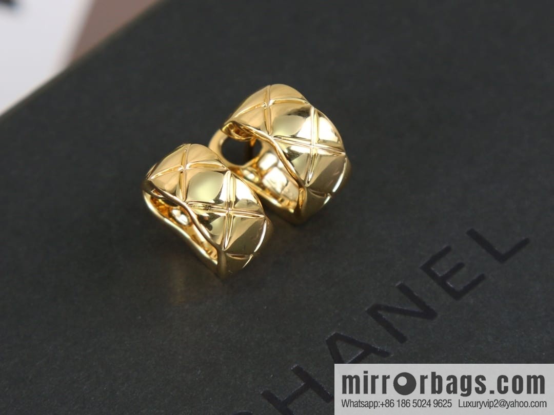 New ☑️ Chanel coco crush series rhombus earrings