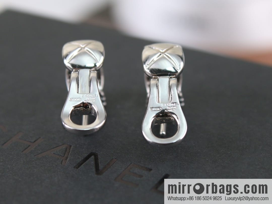 New ☑️ Chanel coco crush series rhombus earrings