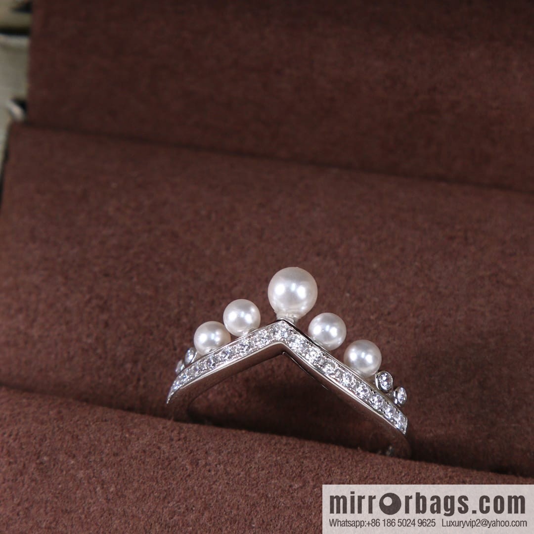 CHAUMET crown pearl ring