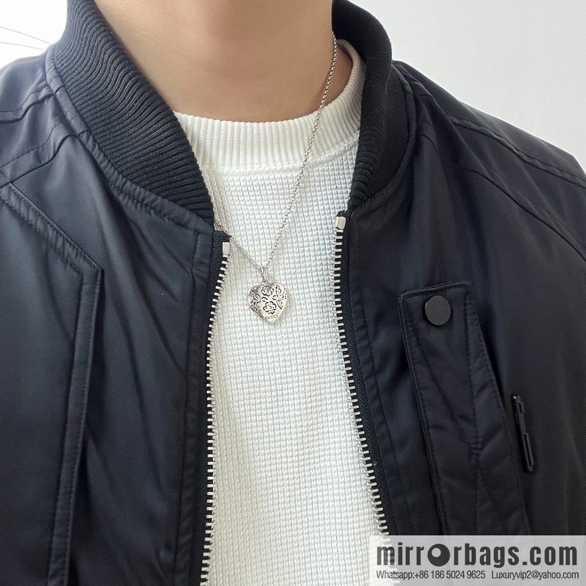 New Gucci gucci peach heart love necklace