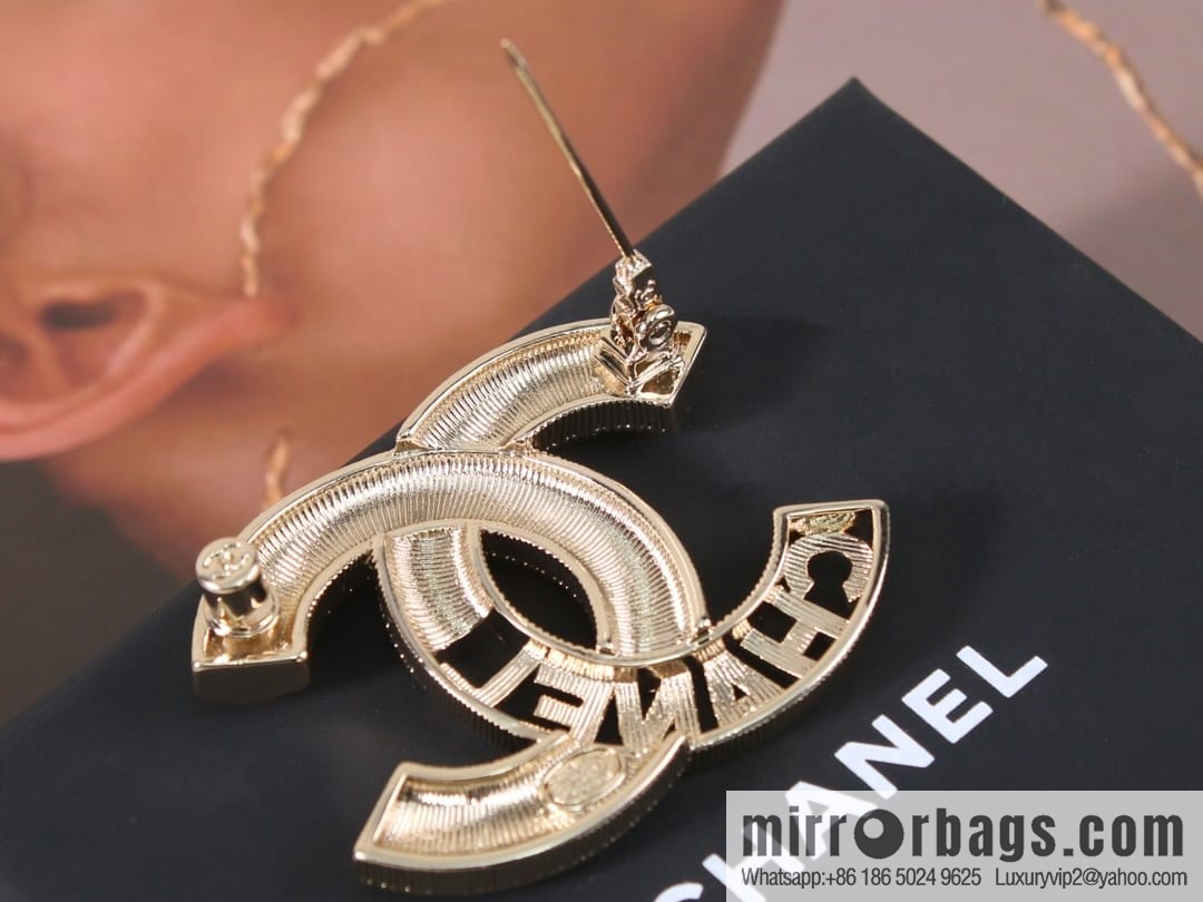New ☑️ Chanel double c colored diamond cut-out brooch