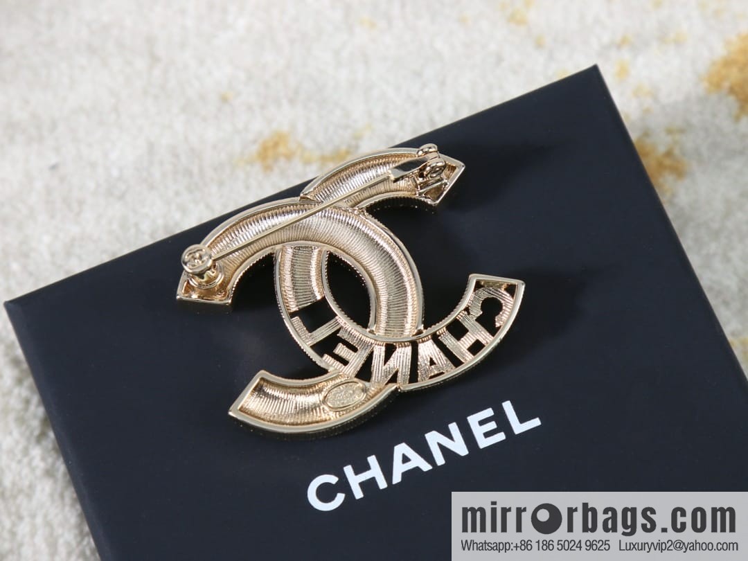 New ☑️ Chanel double c colored diamond cut-out brooch