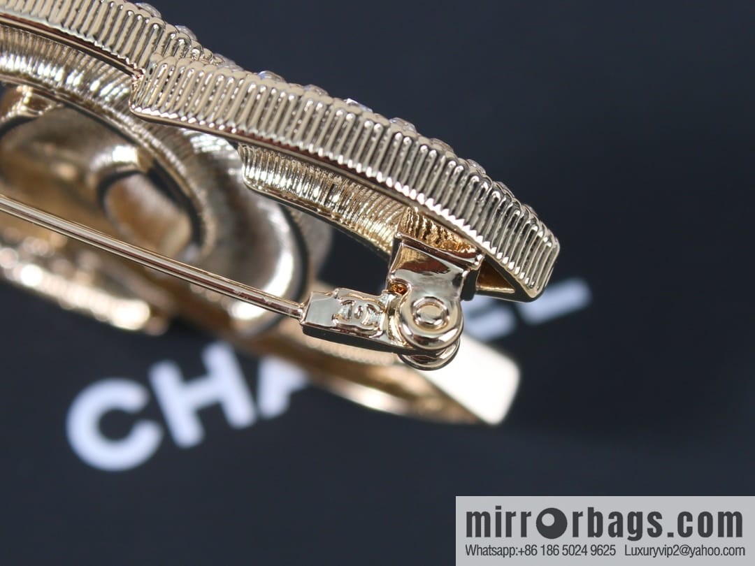 New ☑️ Chanel double c colored diamond cut-out brooch