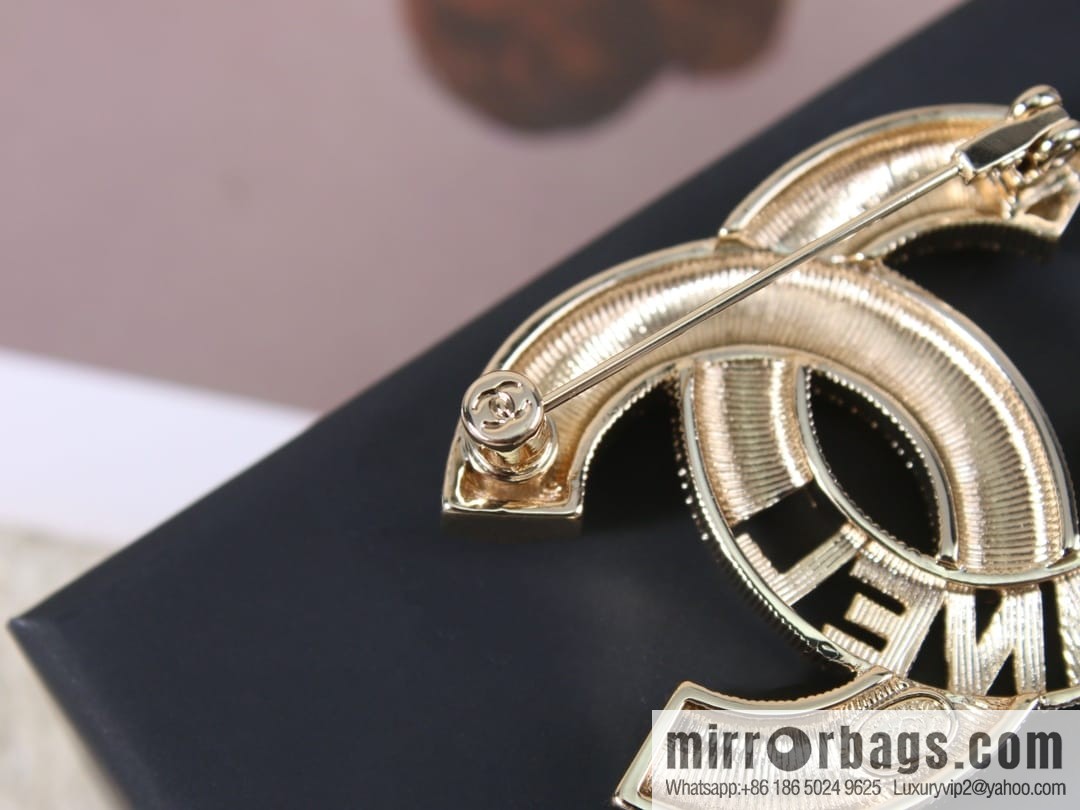 New ☑️ Chanel double c colored diamond cut-out brooch